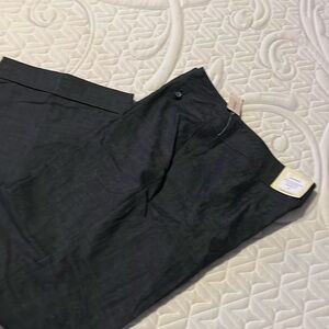 Women’s dress pants
Never worn new with tags
Smoke free pet free home